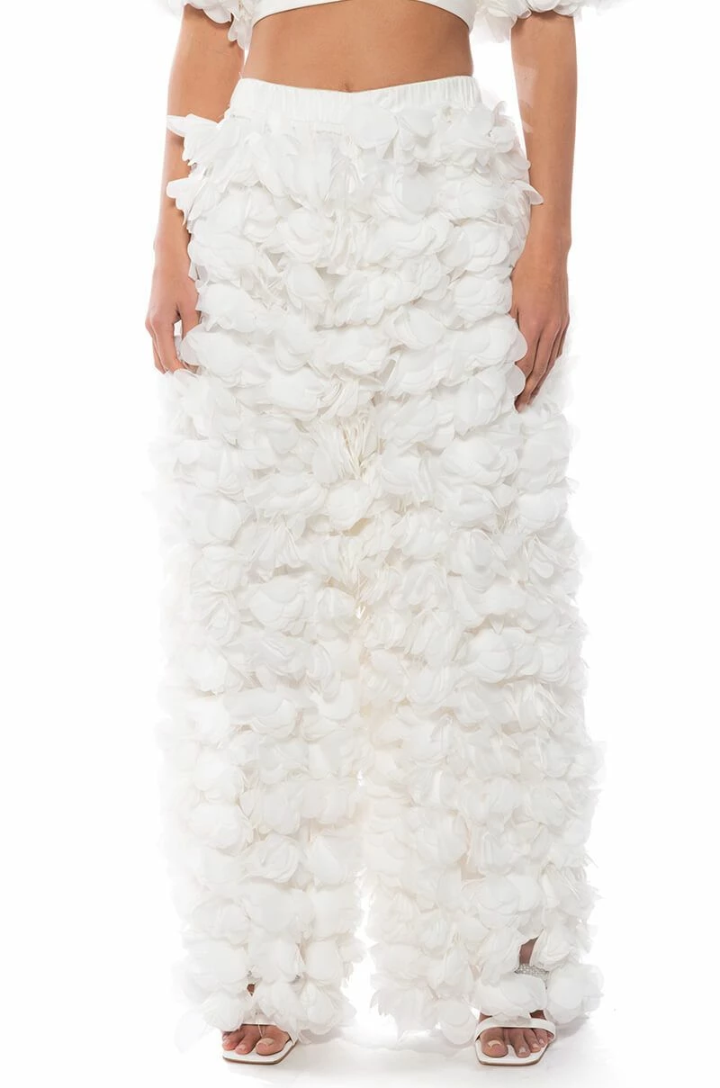 GARDEN OF EDEN APPLIQUE PANTS IN WHITE - Image 2