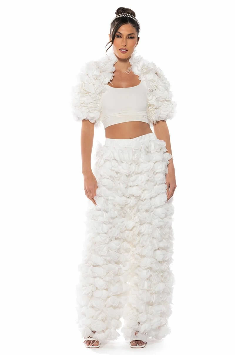 GARDEN OF EDEN APPLIQUE PANTS IN WHITE - Image 3