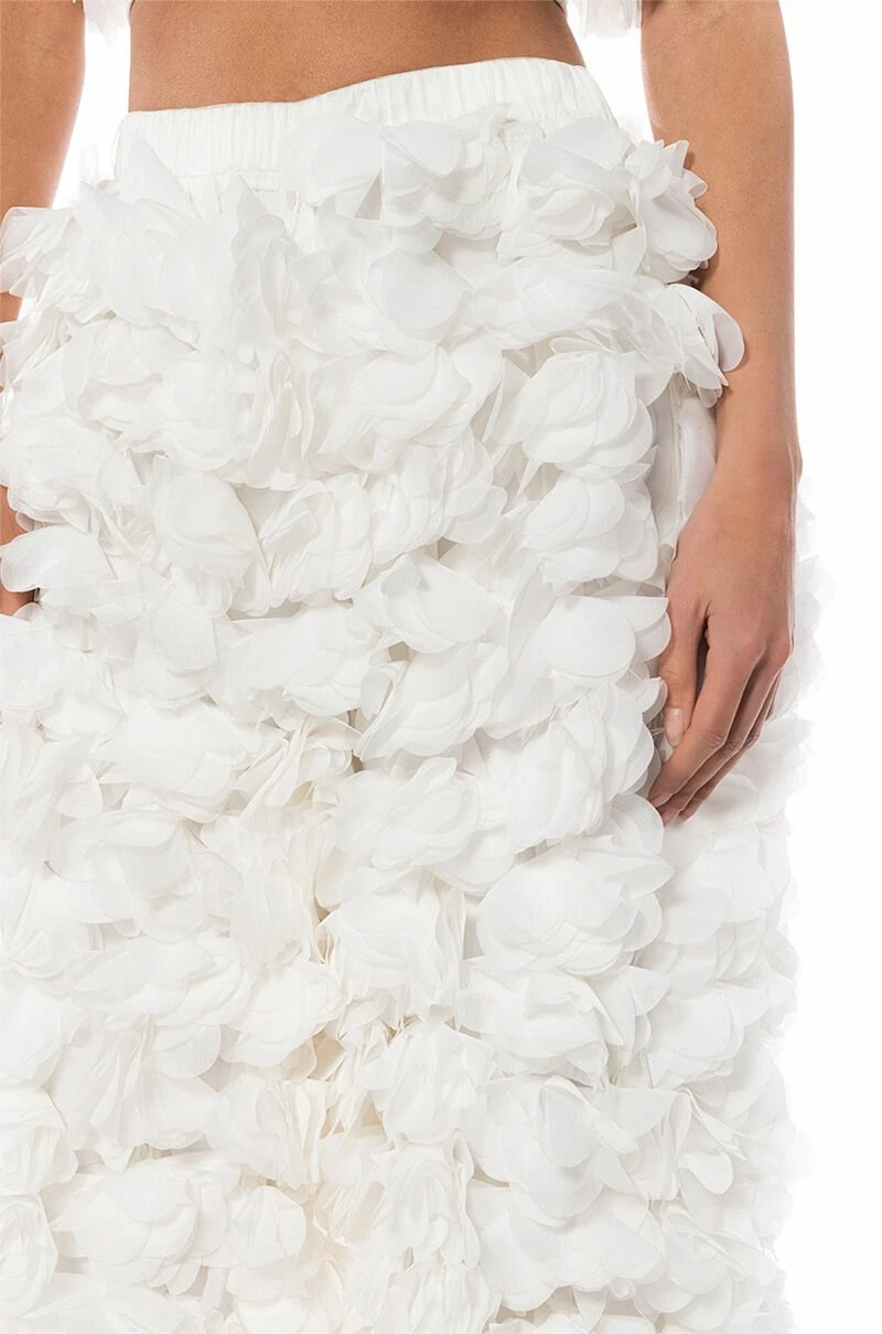 GARDEN OF EDEN APPLIQUE PANTS IN WHITE - Image 7