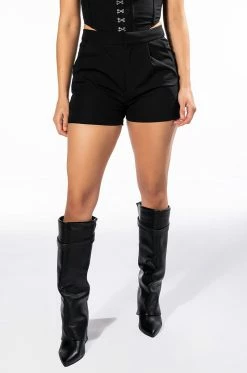 HANSEL FITTED SHORT IN BLACK