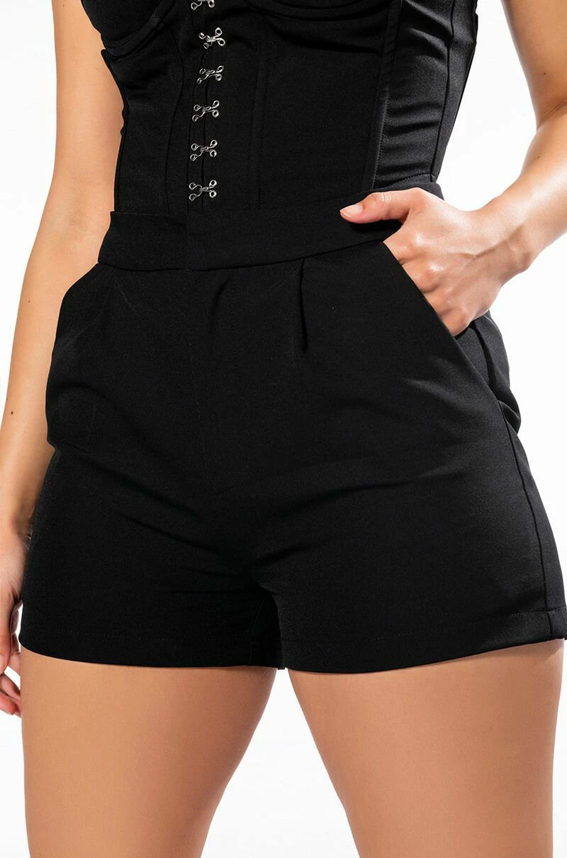 HANSEL FITTED SHORT IN BLACK - Image 2