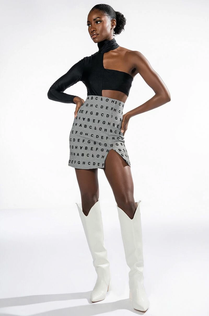 READ BETWEEN THE LINES HIGH RISE MINI SKIRT - Image 3