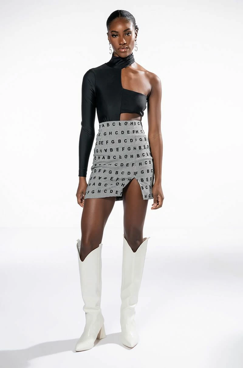 READ BETWEEN THE LINES HIGH RISE MINI SKIRT - Image 9