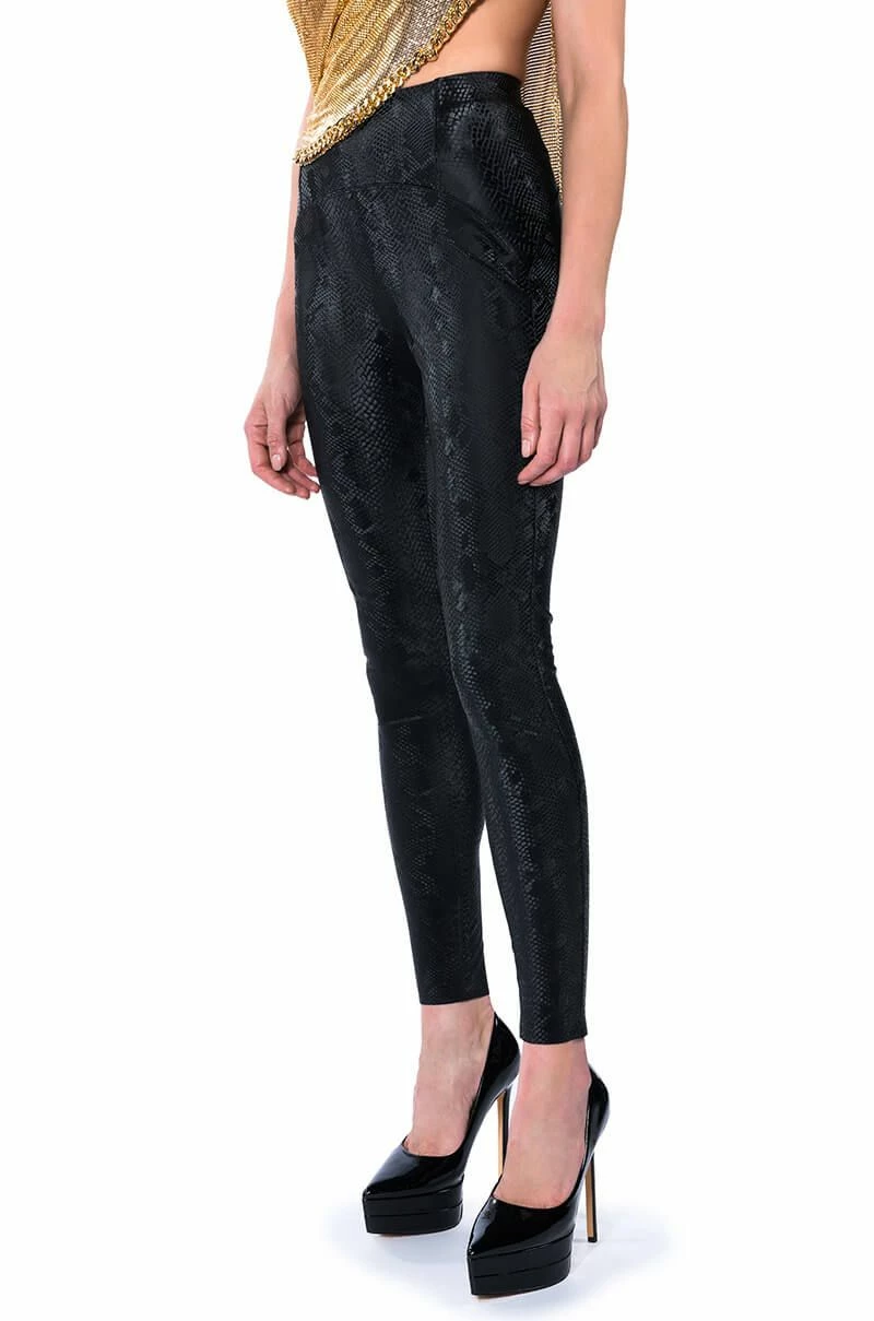 RIO PRINT HIGH RISE LEGGING WITH 4 WAY STRETCH IN BLACK - Image 4
