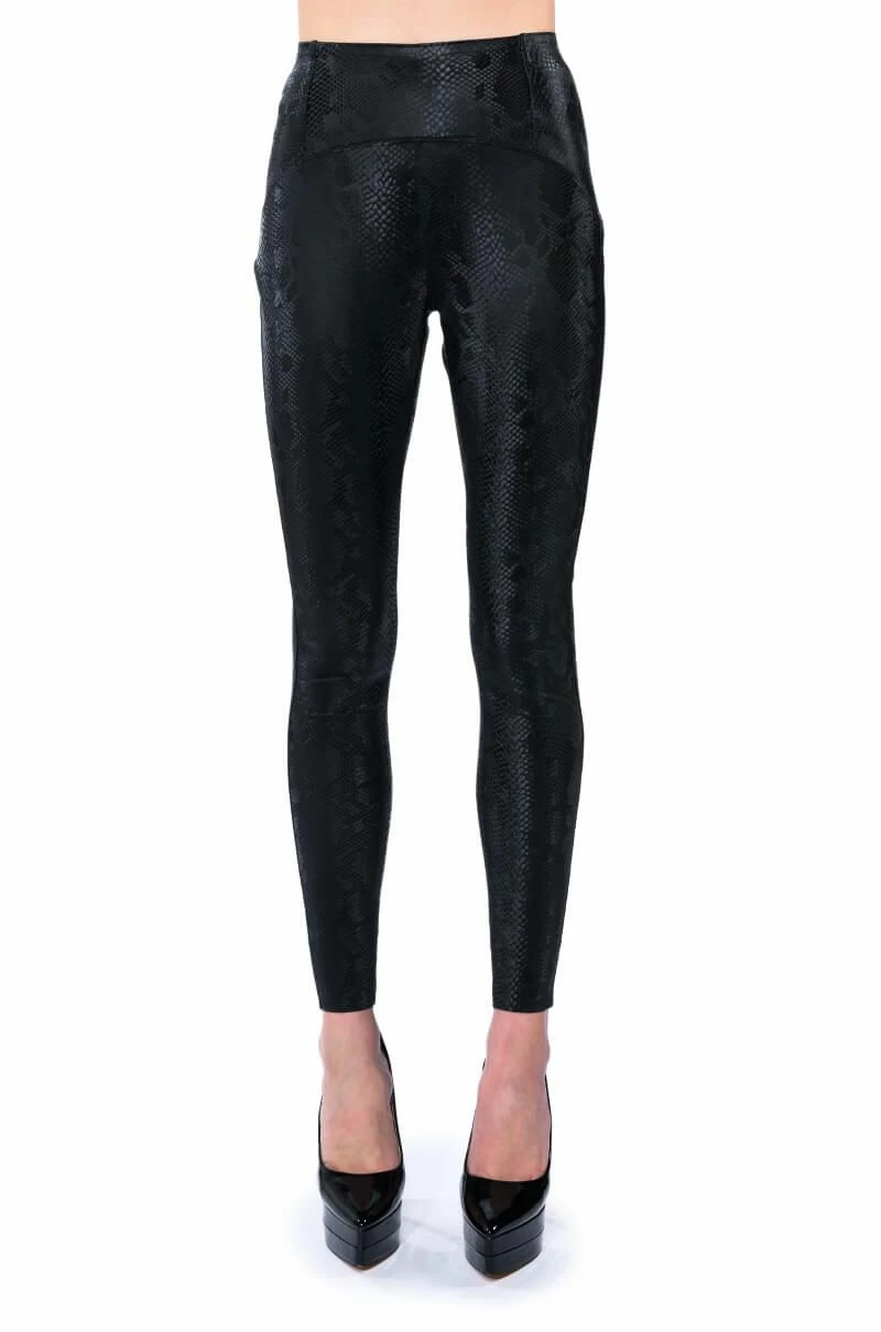 RIO PRINT HIGH RISE LEGGING WITH 4 WAY STRETCH IN BLACK - Image 7