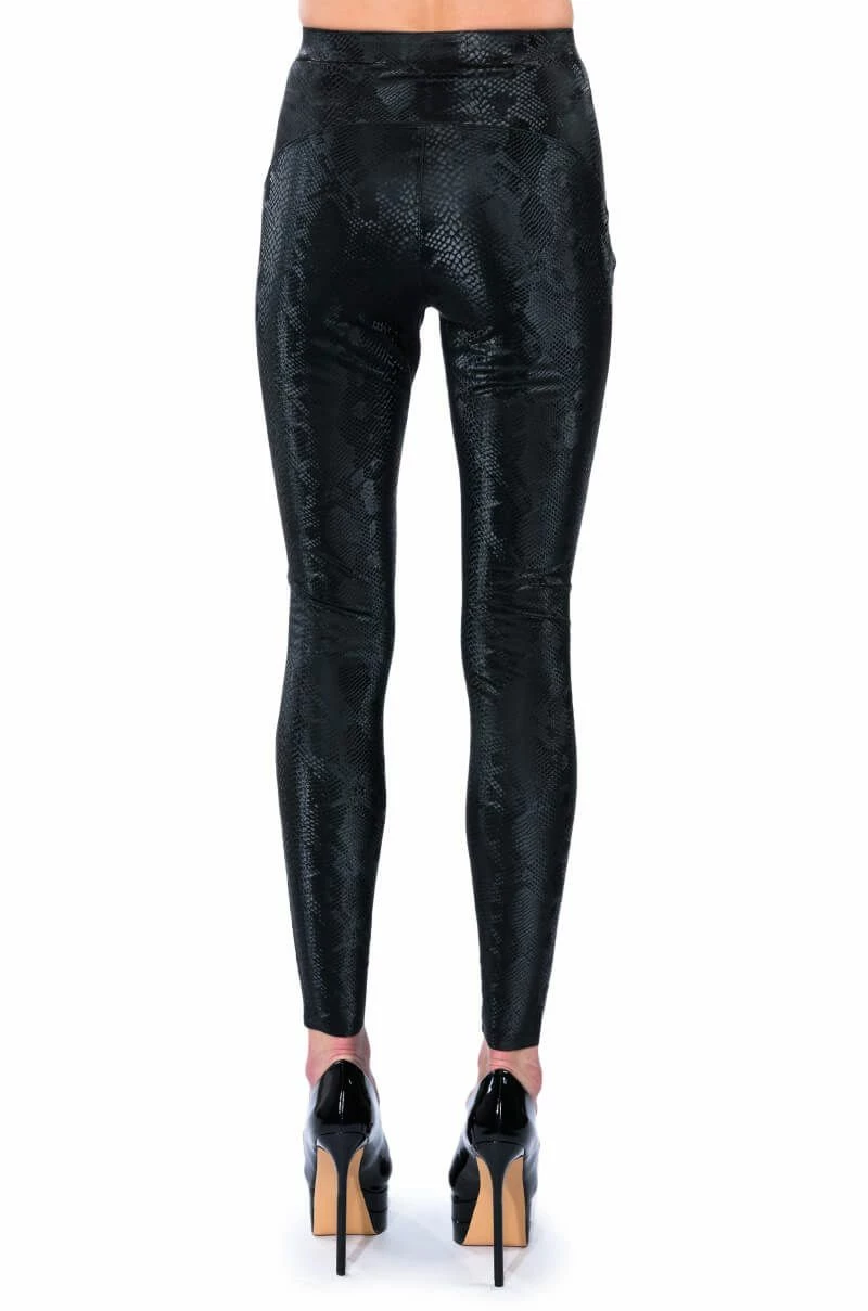 RIO PRINT HIGH RISE LEGGING WITH 4 WAY STRETCH IN BLACK - Image 9