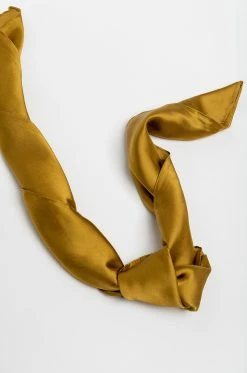 SOLID LIGHTWEIGHT SCARF