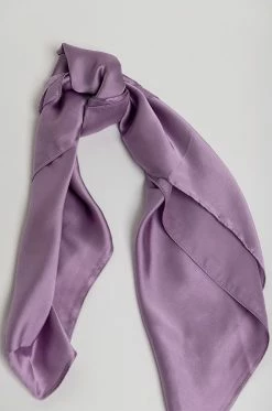 SOLID LIGHTWEIGHT SCARF