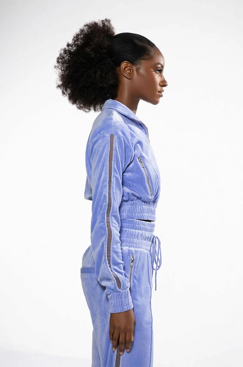 THE JET SETTER VELVET CROPPED SWEATSHIRT 6 THE JET SETTER VELVET CROPPED SWEATSHIRT - Image 4